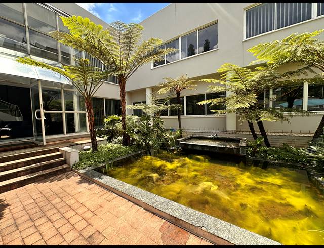 1,165M² BUILDING FOR SALE IN PARKTOWN